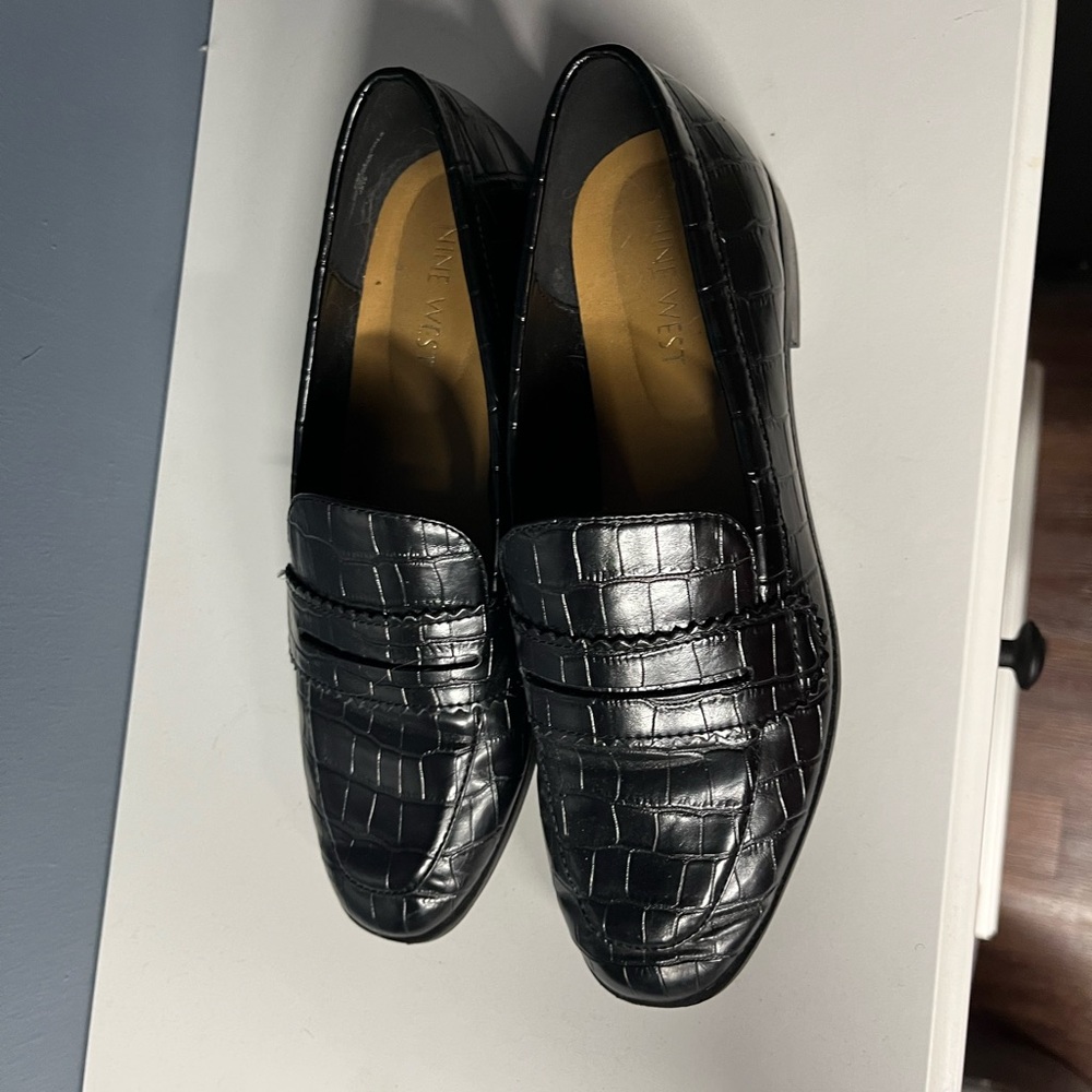 Women’s Black Crocodile Pattern Loafers